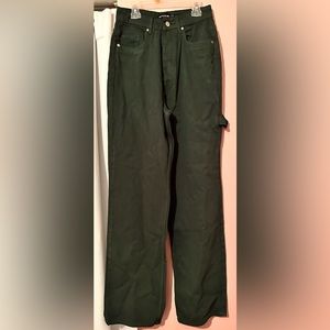 Army Green Women’s Cargo Pants- Pretty Little Thing